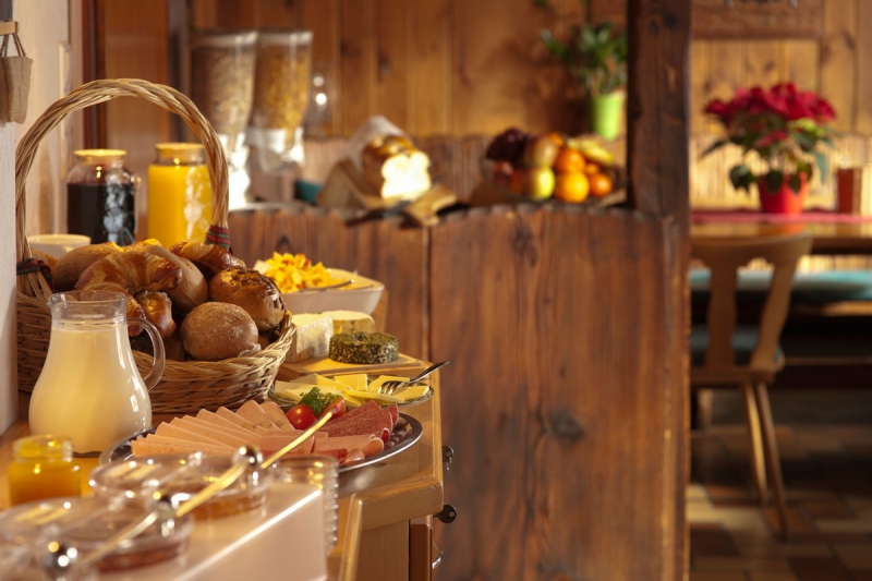 brasserie-BELVEDERE-min_breakfast_buffet_food_restaurant_meal_hotel_plate_fresh-718745